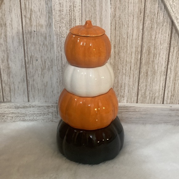 10 Strawberry Street Stacking Jack o Lantern Measuring Cups - Picture 6 of 13